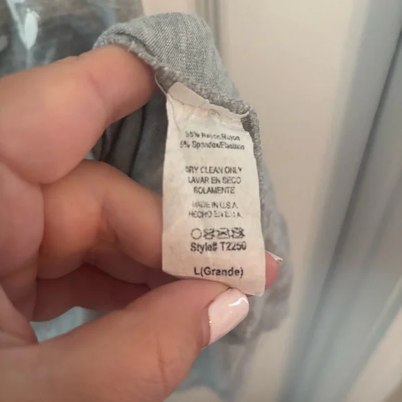 Gray Graphic Sleeveless Tank Top - Beach Mode On - Size: Large - Picture 3 of 4